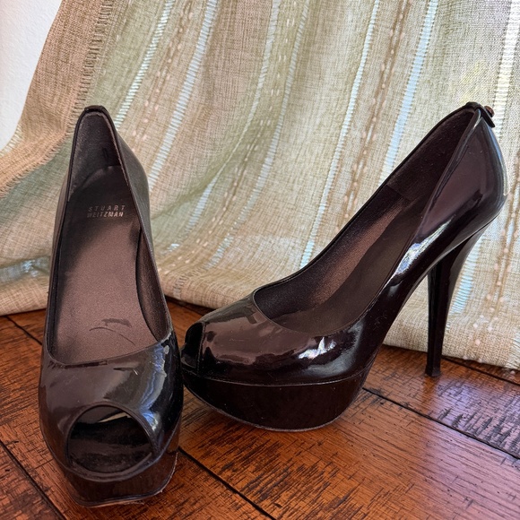 Stuart Weitzman black lacquer stilettos - Picture 2 of 6